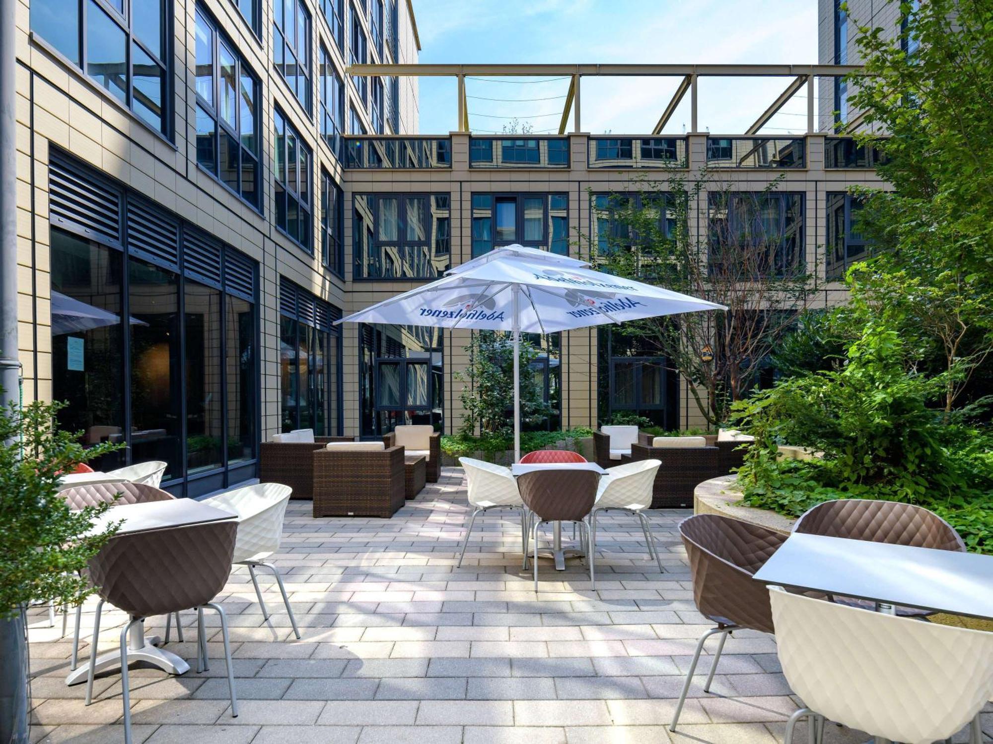 Ibis Muenchen Parkstadt Schwabing Munique Exterior foto