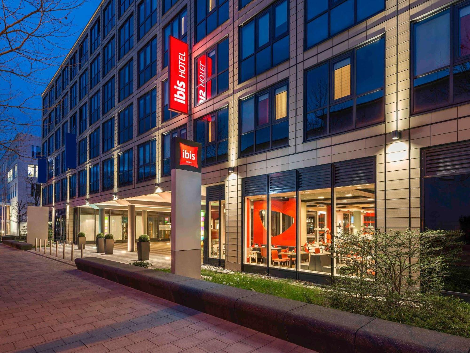 Ibis Muenchen Parkstadt Schwabing Munique Exterior foto