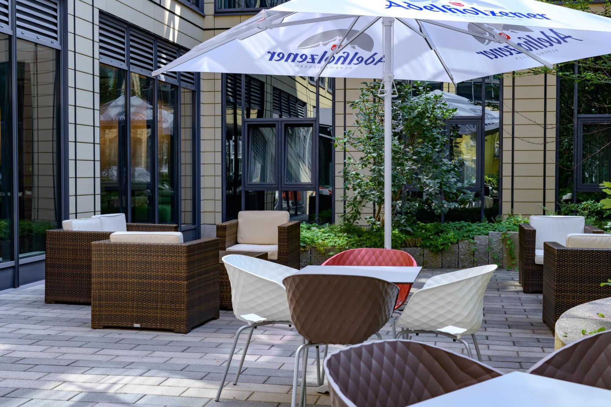 Ibis Muenchen Parkstadt Schwabing Munique Exterior foto