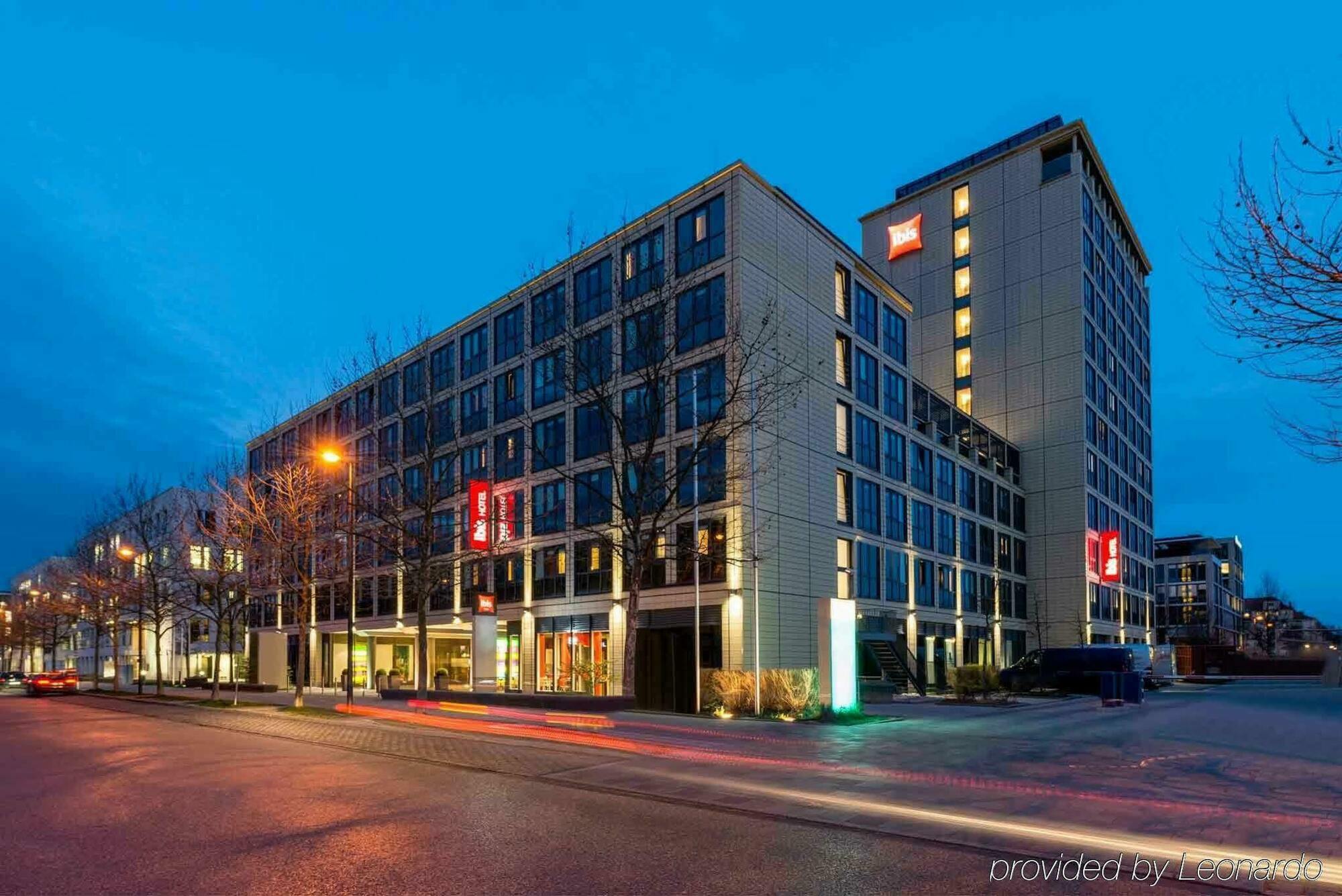 Ibis Muenchen Parkstadt Schwabing Munique Exterior foto
