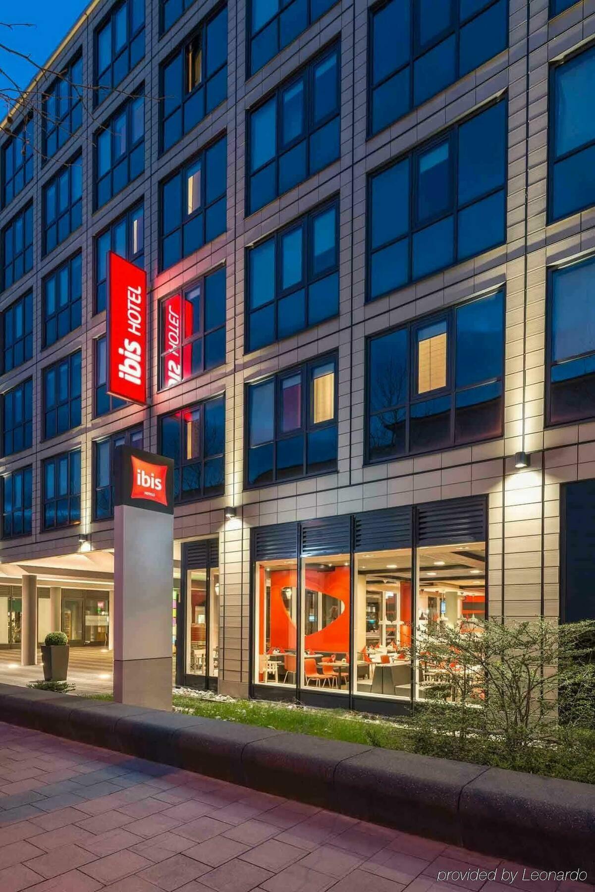Ibis Muenchen Parkstadt Schwabing Munique Exterior foto